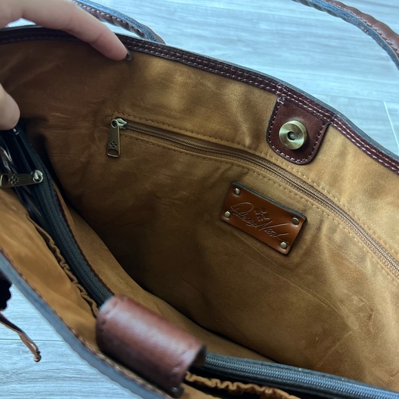 *NWOT* Patricia Nash Genuine Italian Brown Leather Tassel Tote Bag - Picture 2 of 7